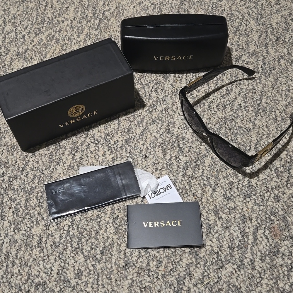 NIB VERSACE POLAR GREY GRADIENT SUNGLASSES